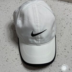 Nike Women’s Featherlight White Cap Black Swoosh 6 panel mesh GUC pickleball